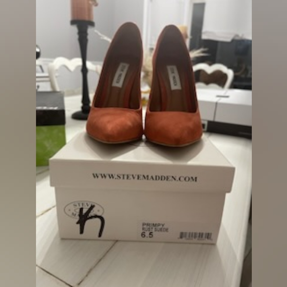 Women's shoes- Steve Madden Rust Suede